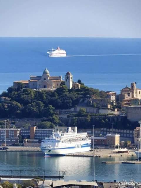 Il Balcone Sul Corso Villa Ancona Buitenkant foto